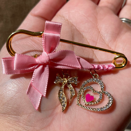 Pink bow with heart pin 🩷