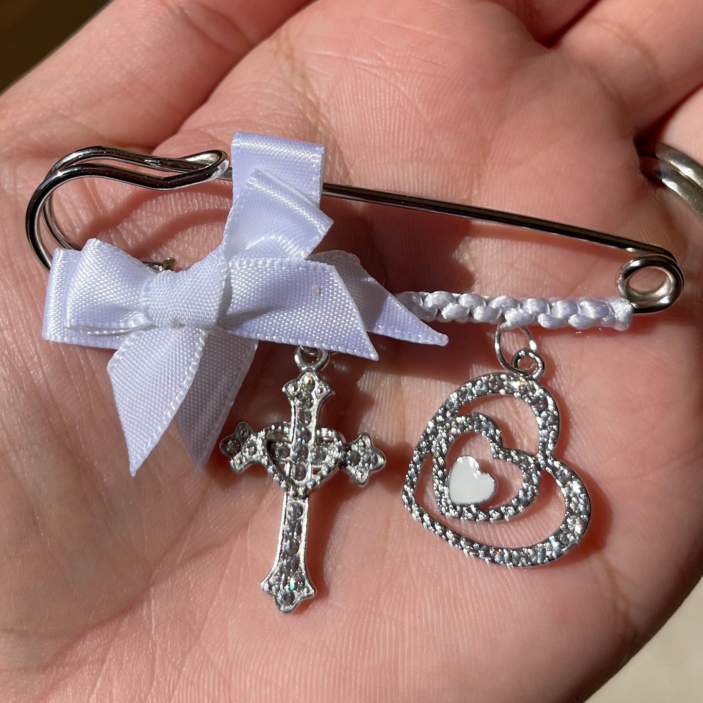 White heart pin 🤍