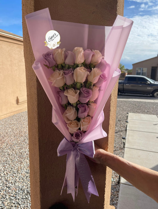 24 Natural Roses Flat Bouquet