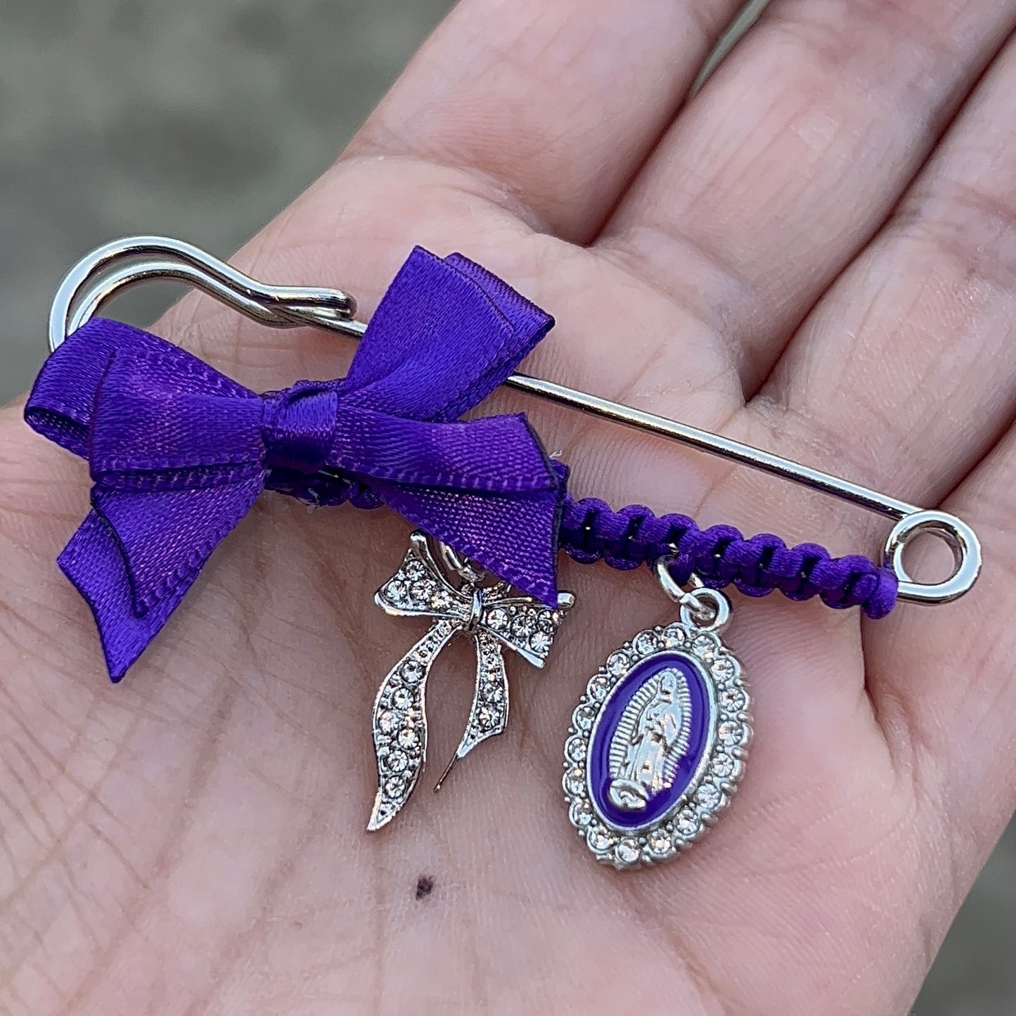 Purple Virgencita pin๐
