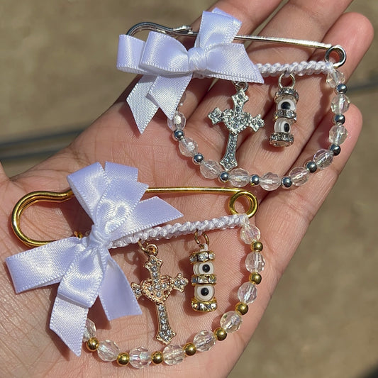 White cross pins🤍