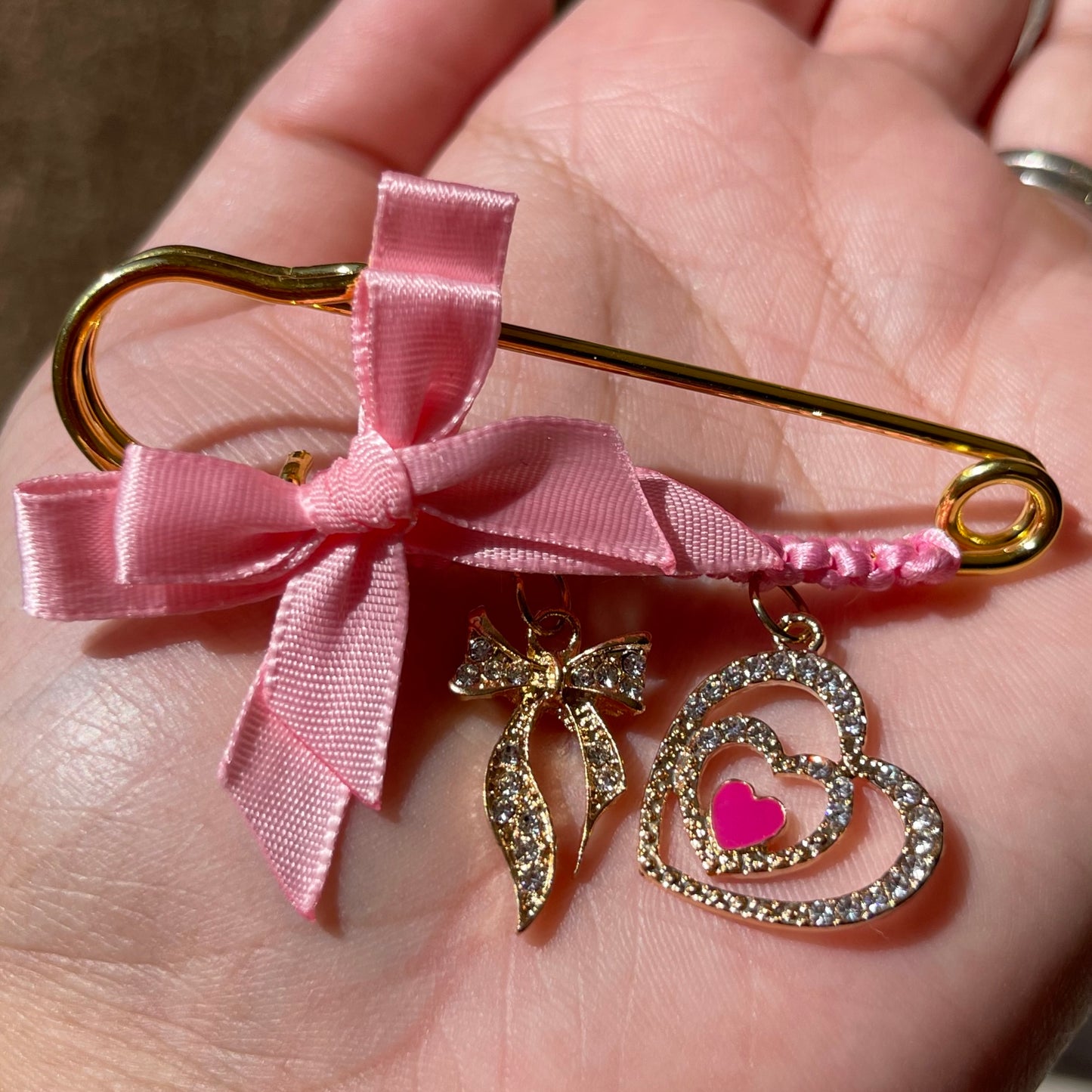 Pink bow with heart pin 🩷