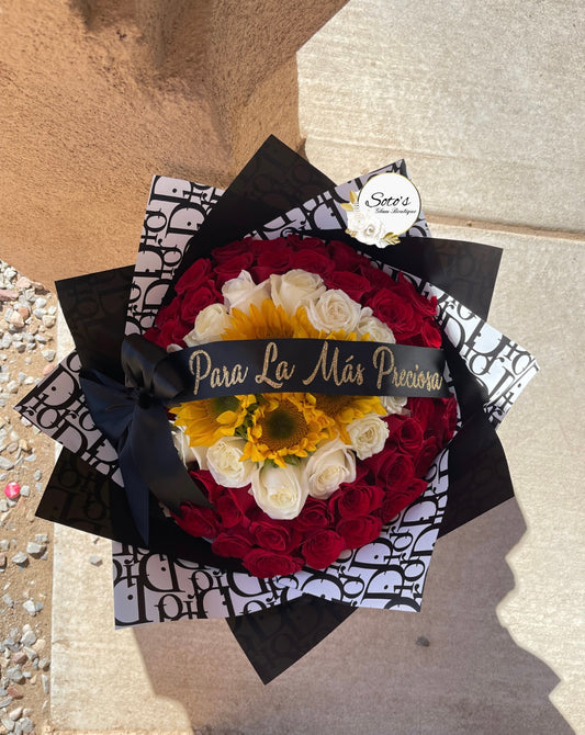 50 Natural Roses w/ 4 Sunflowers
