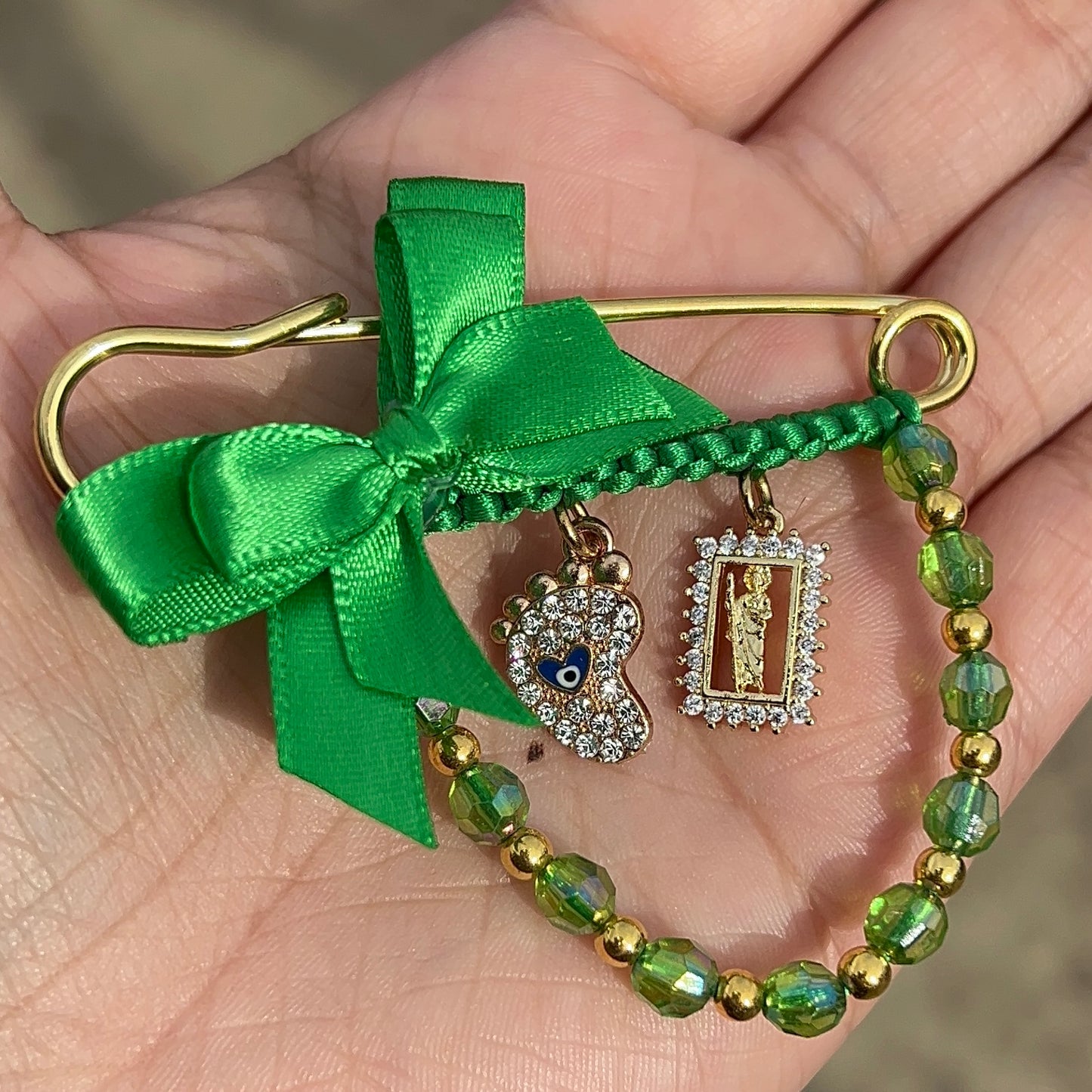 San Judas w/babyfoot pin💚