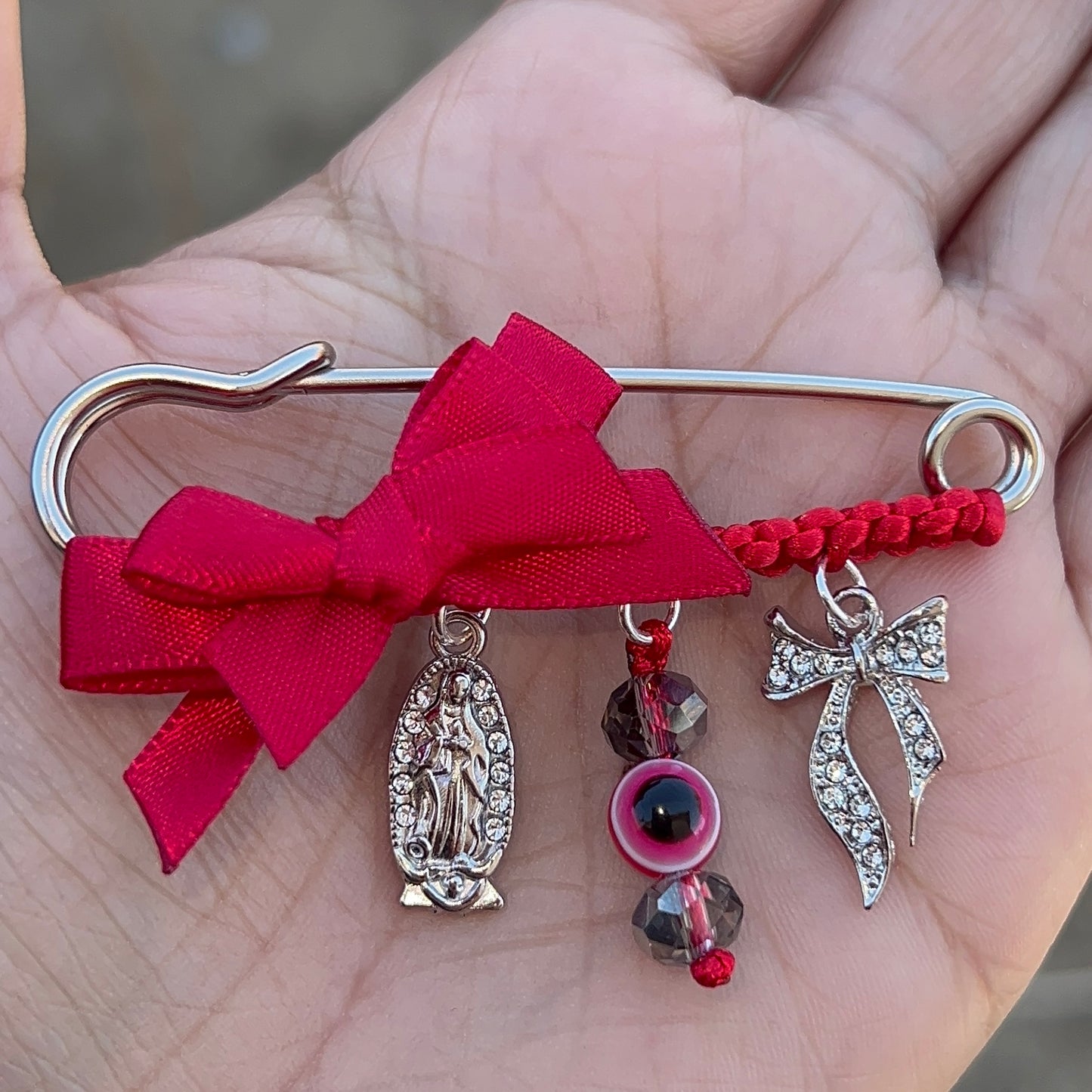 Virgencita w/ bow pin♥️